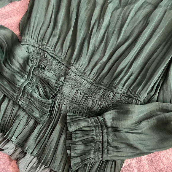 💚✨ Y2K Vibe Philosophy Green Satin Peplum Blouse (SMALL) ✨💚 - Picture 3 of 3